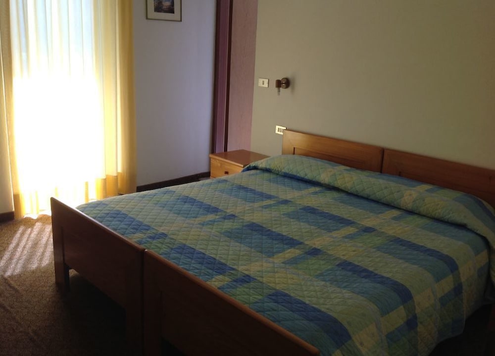 Double or Twin Room, Mountain View photo 3