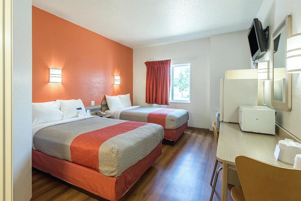 Deluxe Room, 2 Double Beds, Non Smoking, Refrigerator & Microwave