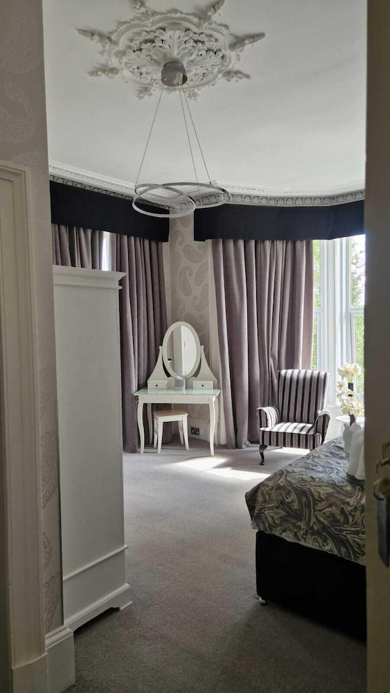 Superior Suite, Ensuite (5) - Photo 3