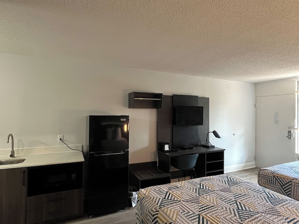 Standard Room, 2 Double Beds, Non Smoking, Kitchenette - Photo 2