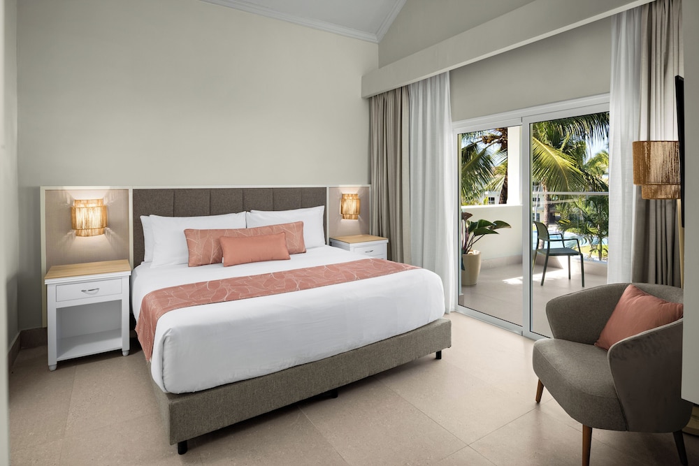 Suite, 2 Bedrooms (club, Tropical Or Partial Ocean View)