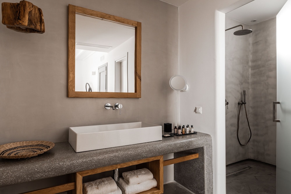 Deluxe Suite, Jetted Tub, Sea View - Photo 5