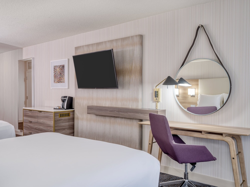 Standard Room, 2 Queen Beds, Roll-in Shower (Mobility Accessible) - Photo 1