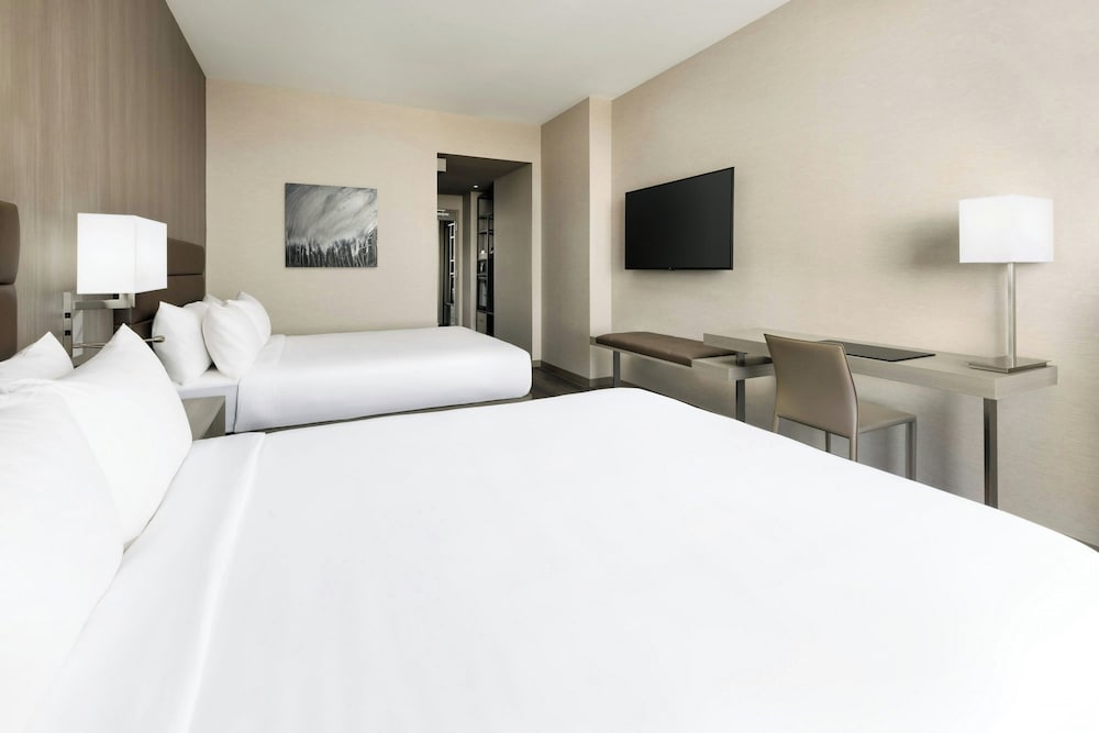 Room, 2 Queen Beds, City View (Hearing Accessible) photo 2