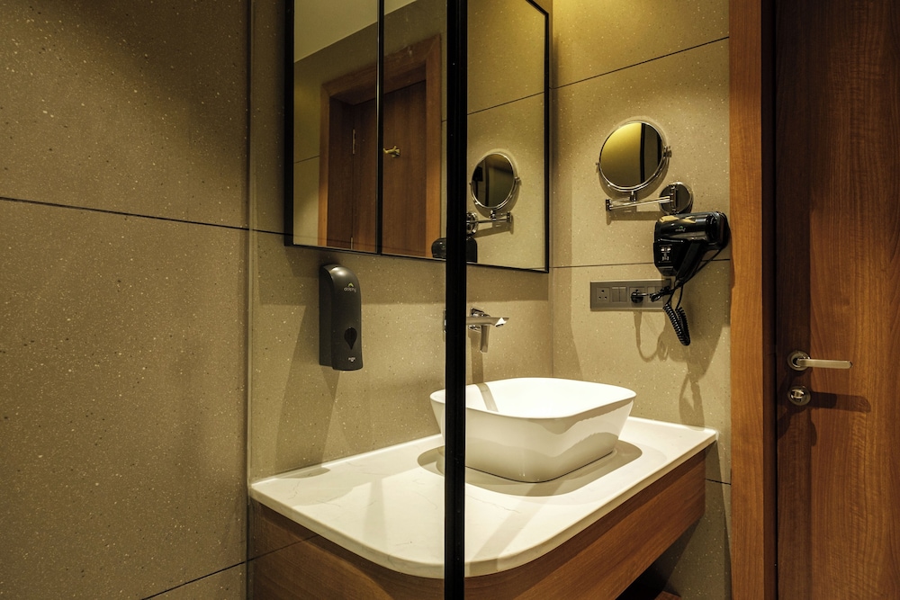 Urban Corner Room - Photo 34