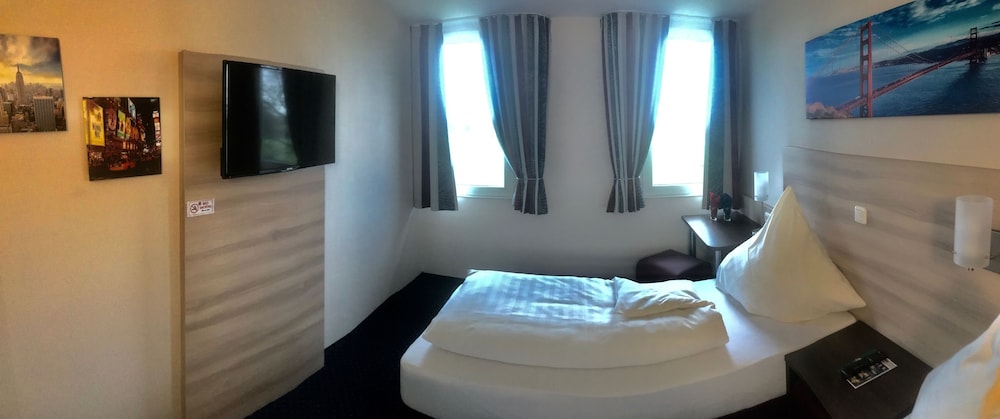 Standard Twin Room, 1 Double Bed photo 3