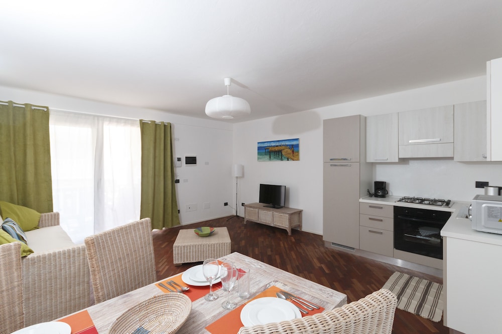 Apartment, 2 Bedrooms, City View photo 3