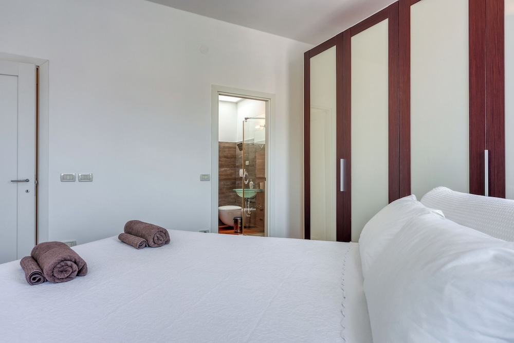 Family Penthouse, Multiple Bedrooms, 2 Bathrooms, Sea Facing (The Perfect View Penthouse Design)