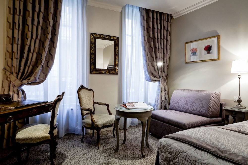 Superior Double or Twin Room - Photo 10
