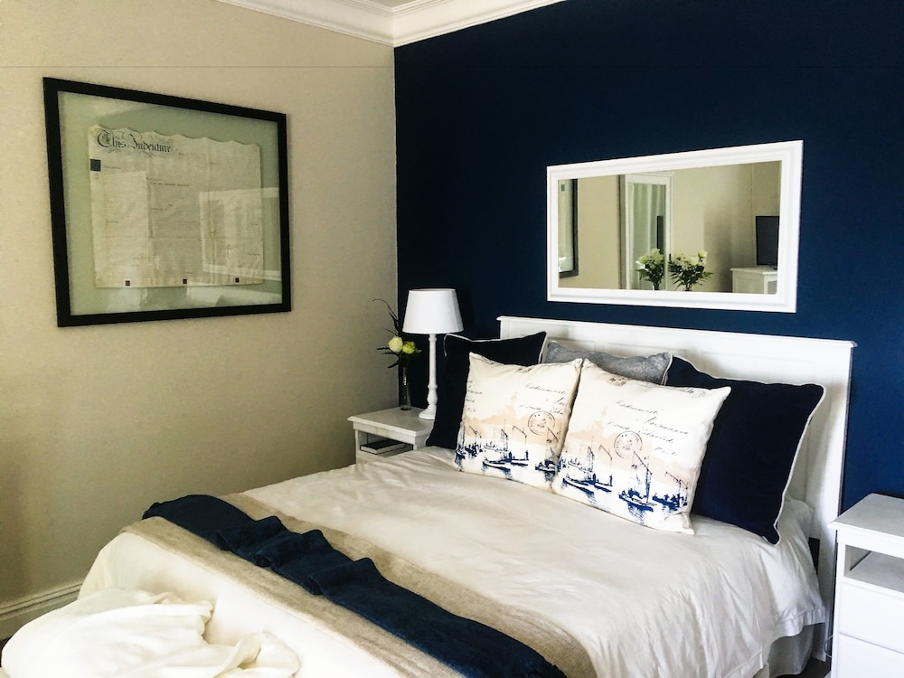 Deluxe Double Room, 1 Queen Bed (Luxe Lagoon and Sea-Facing Queen Room) photo 1