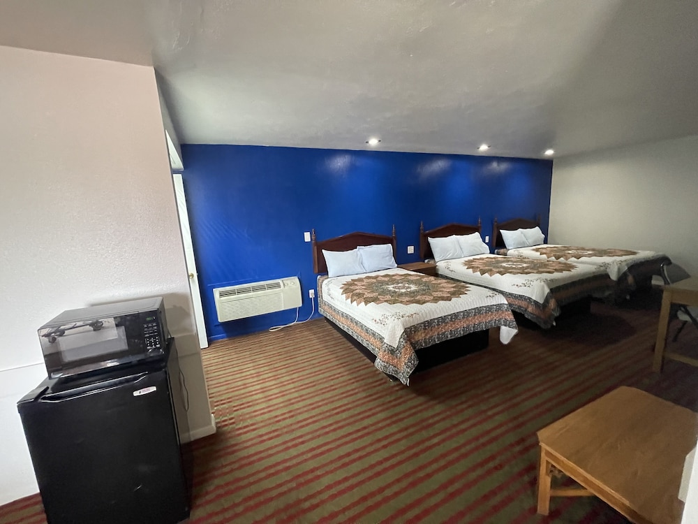Room, 3 Double Bed Non-Smoking