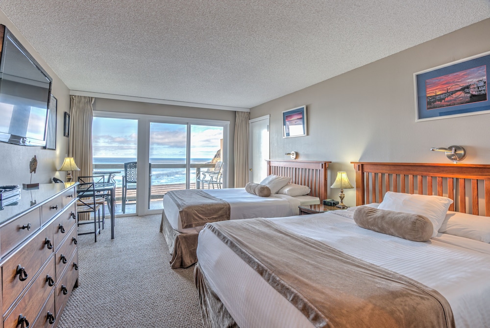 Room, 2 Queen Beds, Ocean View photo 1