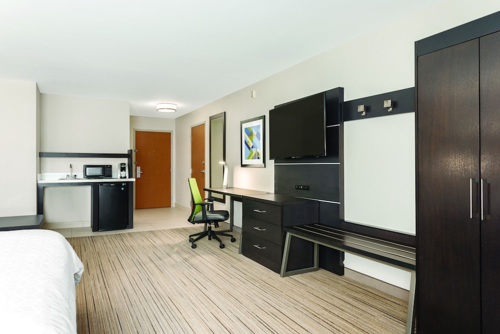Suite, Multiple Beds (Additional Living Area) - Photo 6