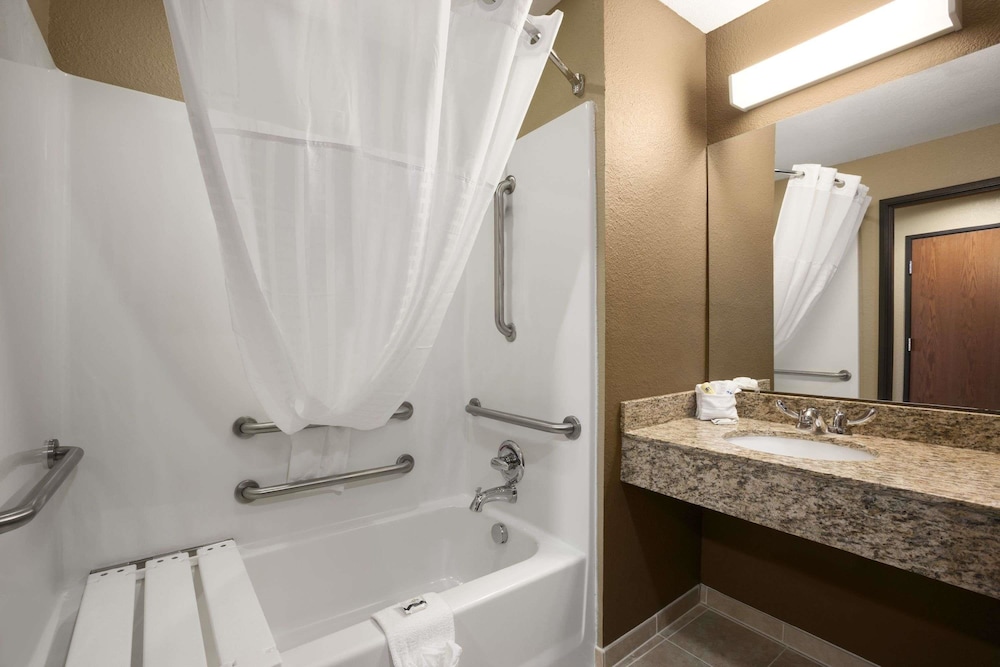 Basic Room, 2 Queen Beds, Accessible, Non Smoking (Mobility/Hearing, Tub w/ Grab Bars) photo 2