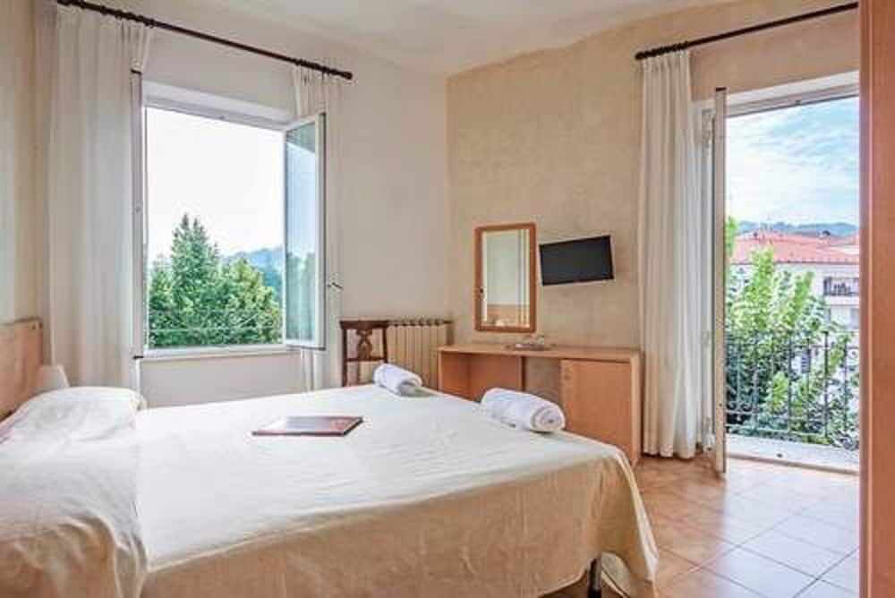 Double or Twin Room - Photo 4