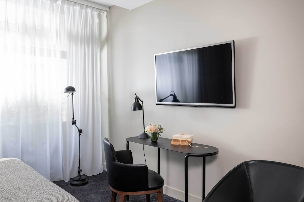 Business Room photo 2