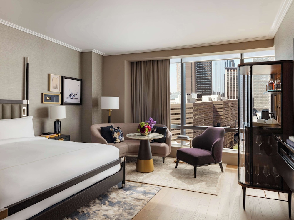 Grand Room, 1 King Bed (Hearing Access)