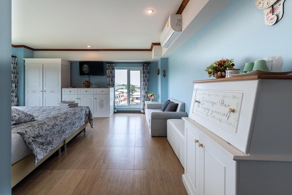 Family Room photo 3