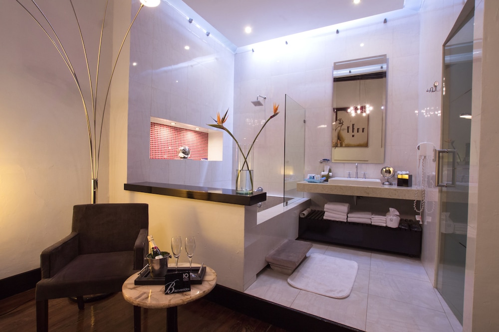 Junior Suite, 2 Double Beds - Photo 13