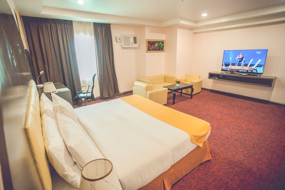 Standard Suite, 1 Queen Bed