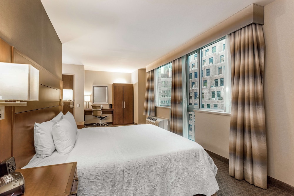 Room, 1 King Bed, Accessible, City View (Bathtub)