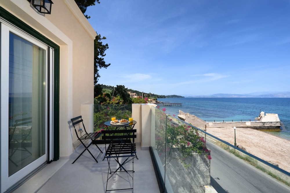 Beachfront Achillion Bay Villa in Corfu, Zdjęcie 20
