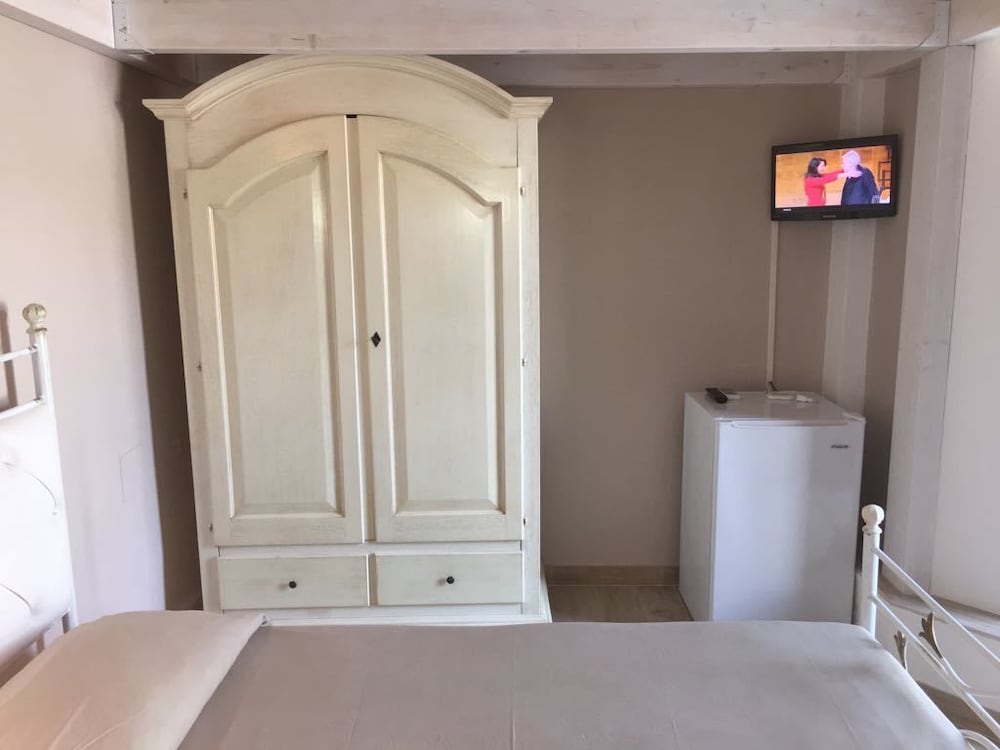 Basic Quadruple Room, photo 7