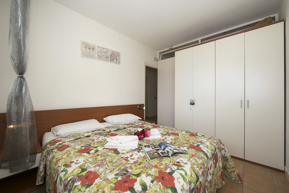 Family Apartment, 1 Bedroom, Lakeside (Porto Letizia P9 B1)
