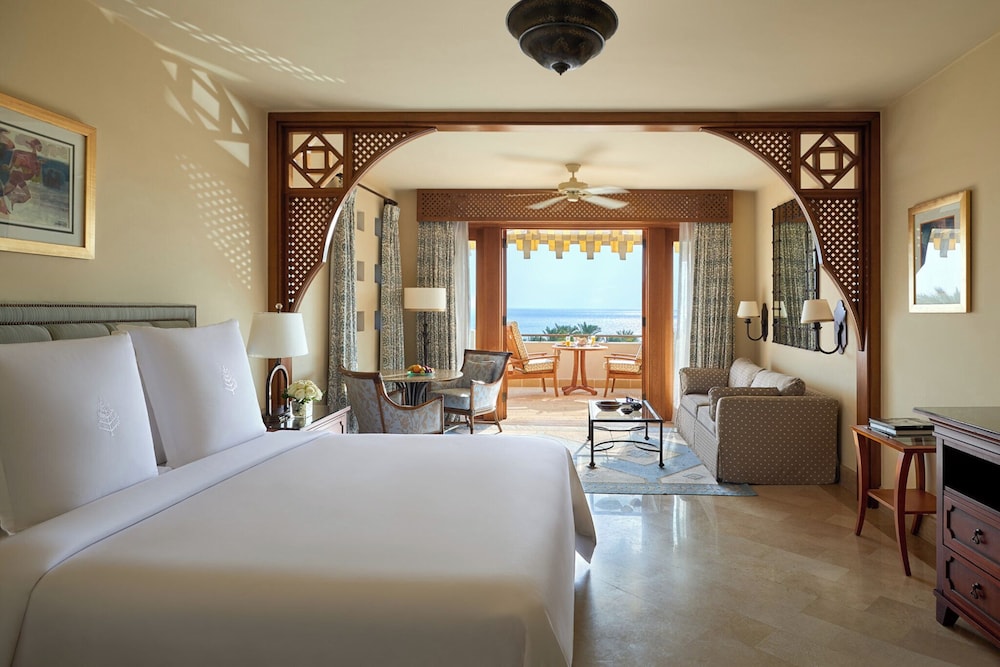 Deluxe Room, 1 King Bed, Sea View - Photo 3
