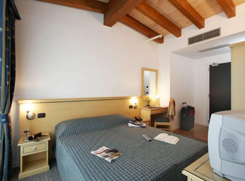 Classic Double or Twin Room photo 1