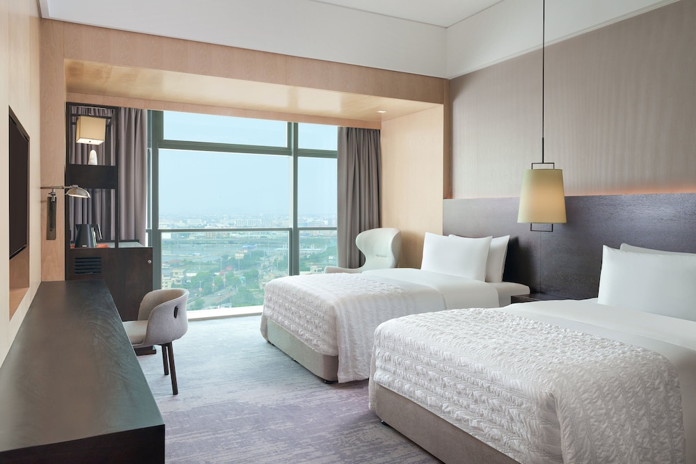 Room, 2 Twin Beds, City View