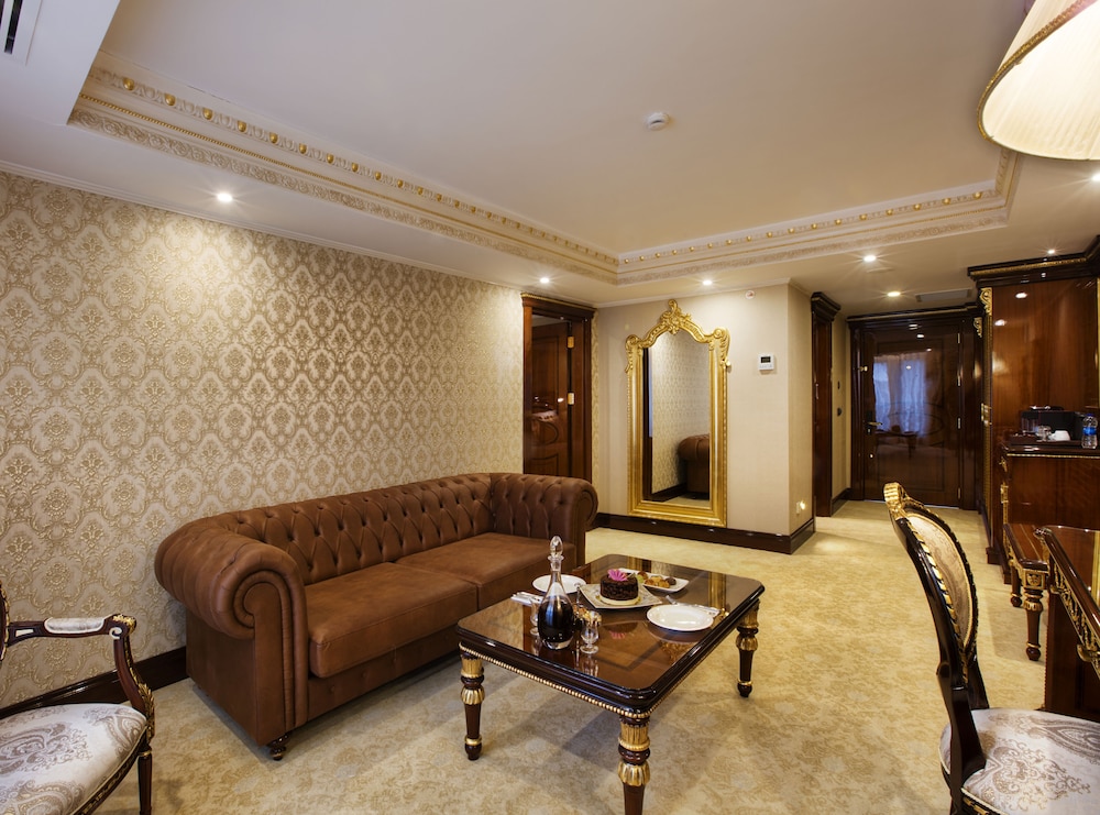 Senior Suite