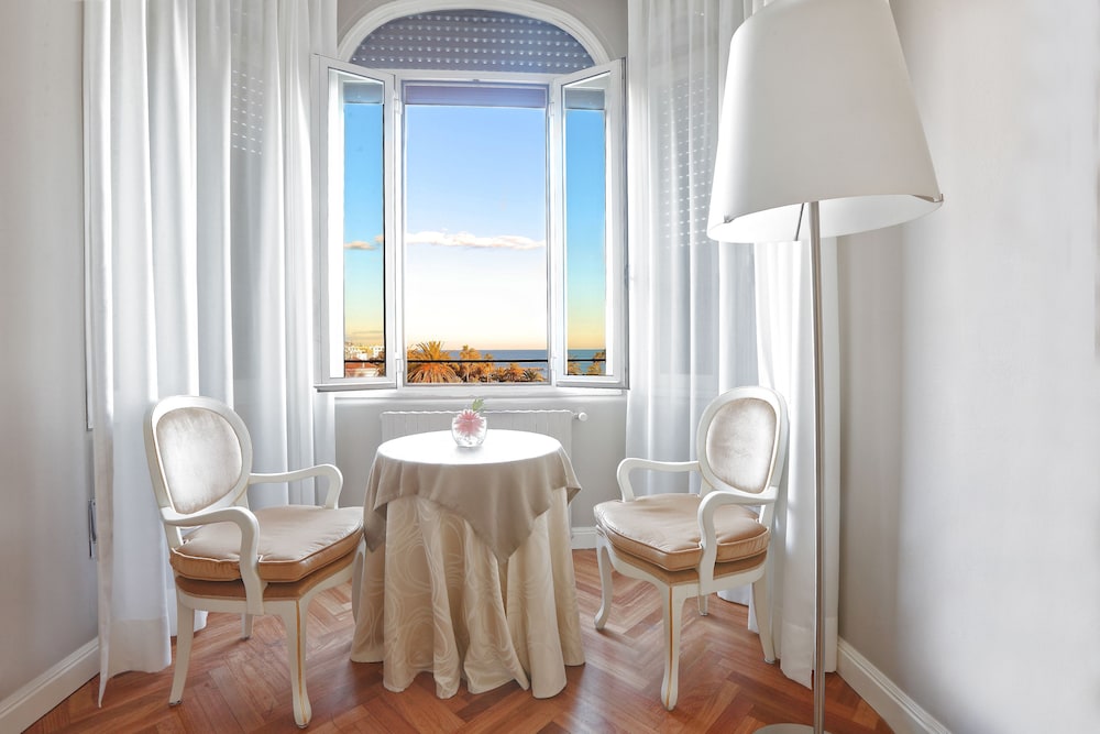 Superior Double Room, Partial Sea View - Photo 4