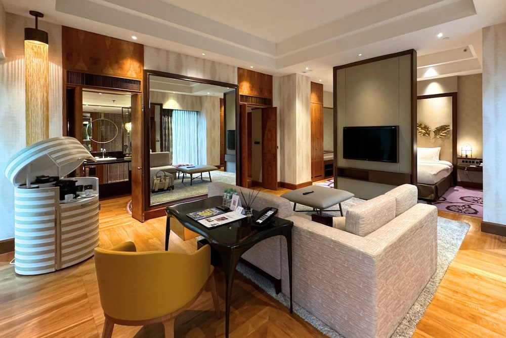 Luxury Suite, 1 King Bed photo 2