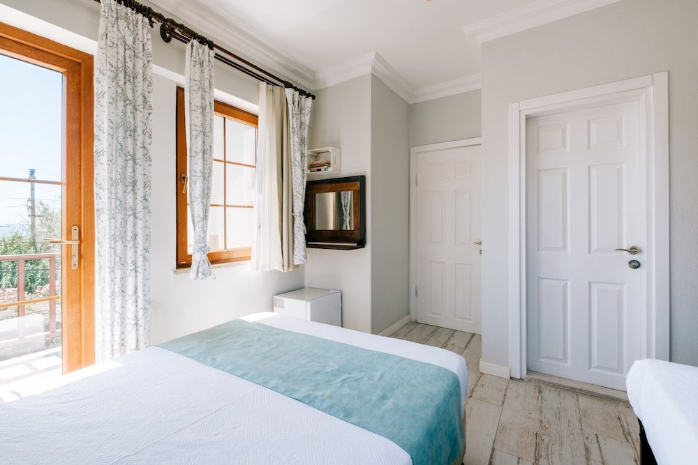Basic Triple Room photo 3