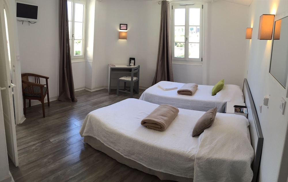 Standard Twin Room - Photo 1