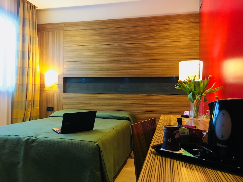 Standard Single Room, 1 Queen Bed photo 1
