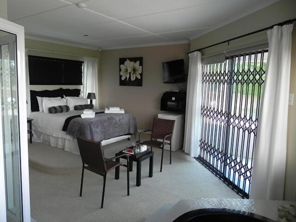 Room (Self Catering) photo 2
