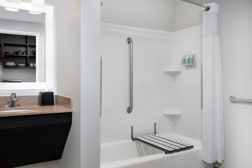 Studio, 2 Queen Beds (Mobility/Hearing Accessible, Tub) photo 3