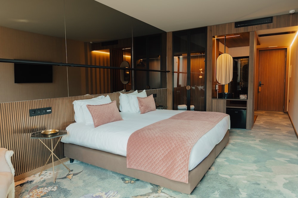 Signature Superior Room, Garden View