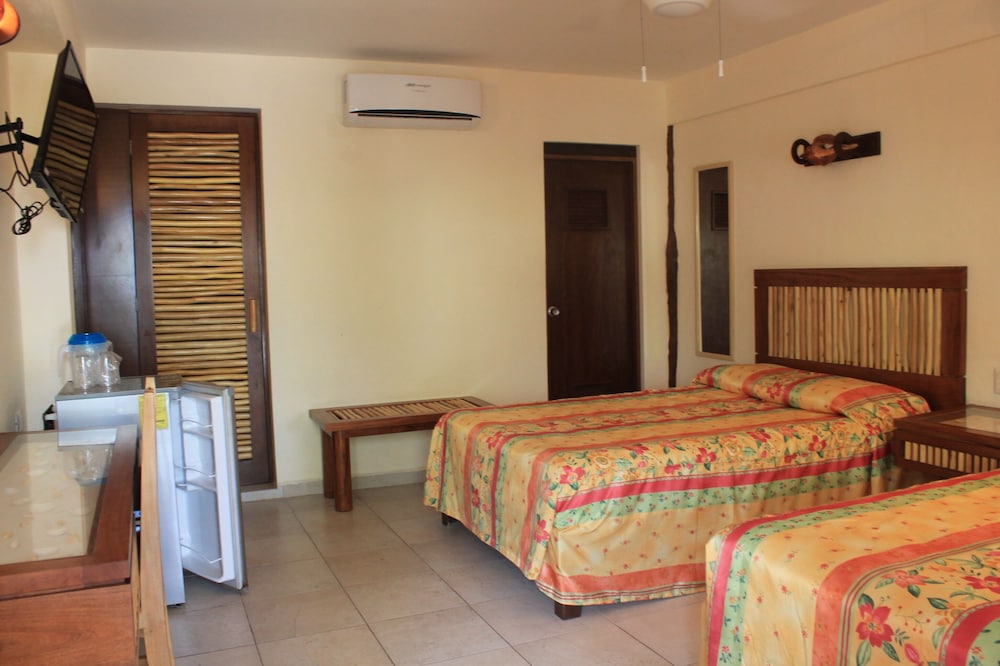 Standard Room, 2 Double Beds photo 3