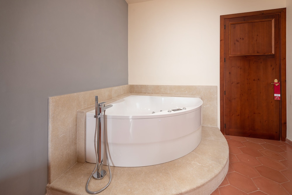 Deluxe Suite (2 Adults) photo 3
