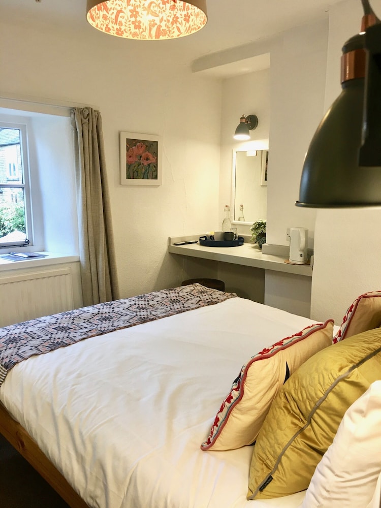 Economy Double Room, Ensuite photo 2