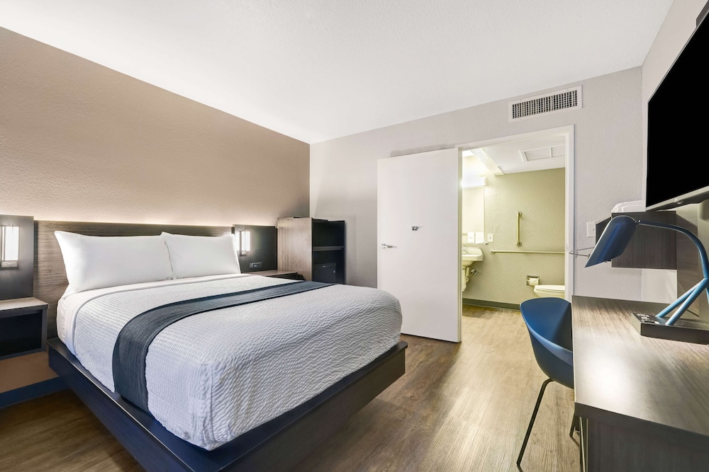 Deluxe Room, 1 Double Bed, Accessible, Non Smoking photo 3