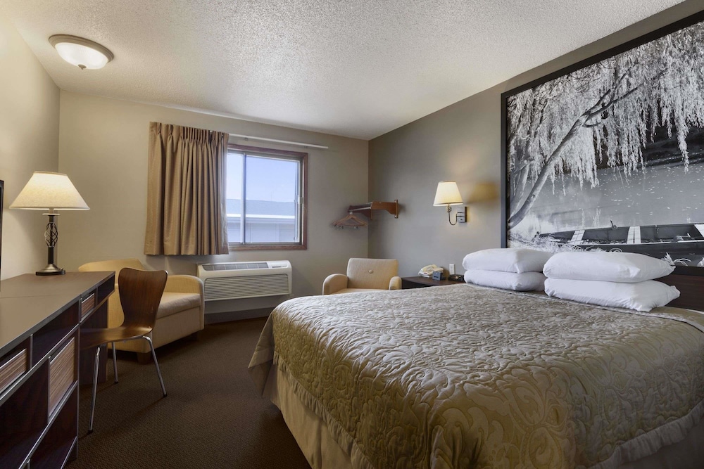 Standard Room, 1 Queen Bed - Photo 2