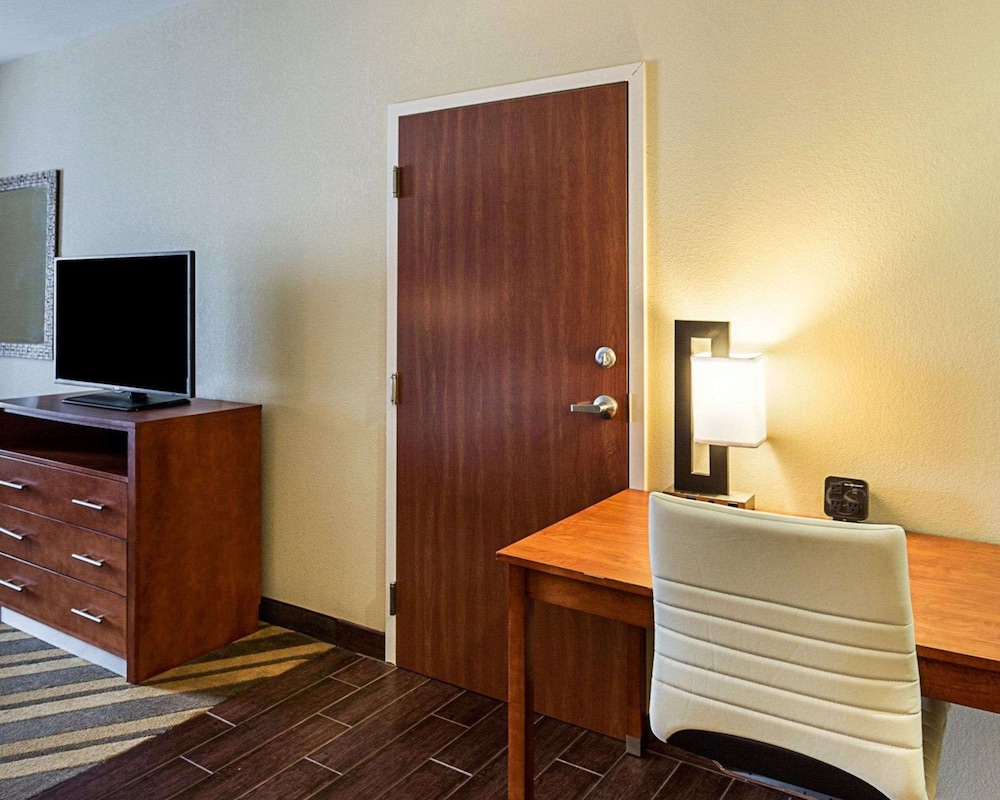 Suite, Multiple Beds, Accessible, Non Smoking photo 3