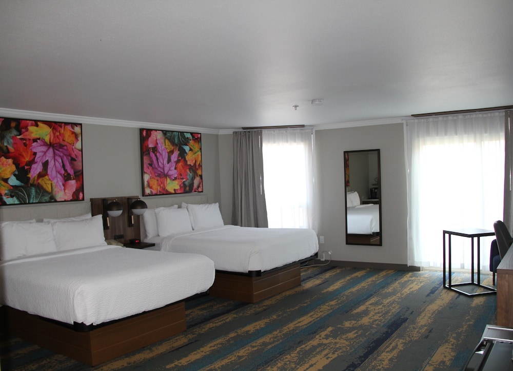 Suite, 2 Queen Beds, Non Smoking - Photo 6