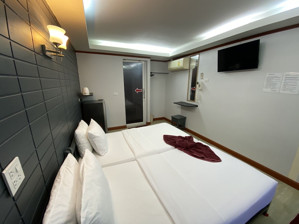 Economy Twin Room photo 2