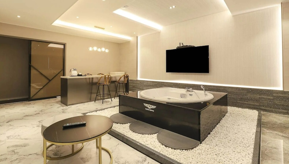 Suite Family Twin Avenue - Spa - Photo 5