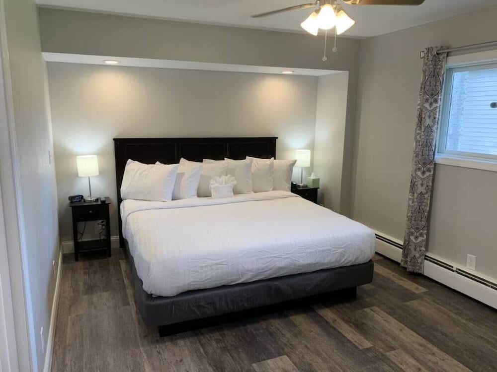 Standard Suite, 1 King Bed